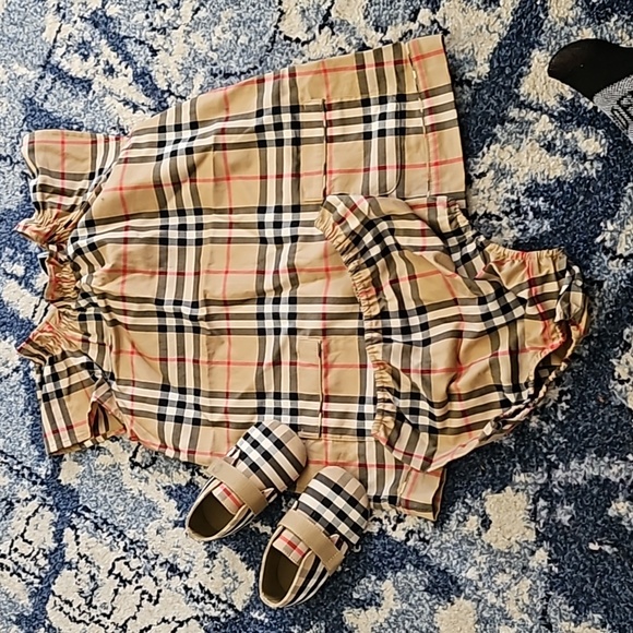 BURBERRY KIDS VINTAGE CHECK STRETCH COTTON DRESS WITH BLOOMERS and BOOTIES SZ 19 Kids